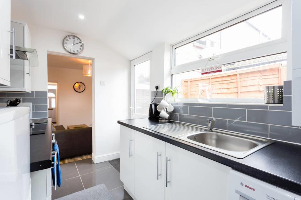 Ashton House - Stylish 2 Bedroom House, Close To Luton Town Center & Airport Εξωτερικό φωτογραφία
