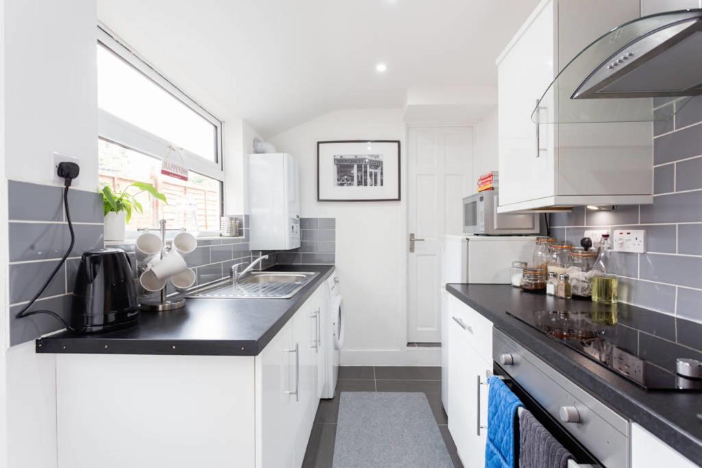 Ashton House - Stylish 2 Bedroom House, Close To Luton Town Center & Airport Εξωτερικό φωτογραφία