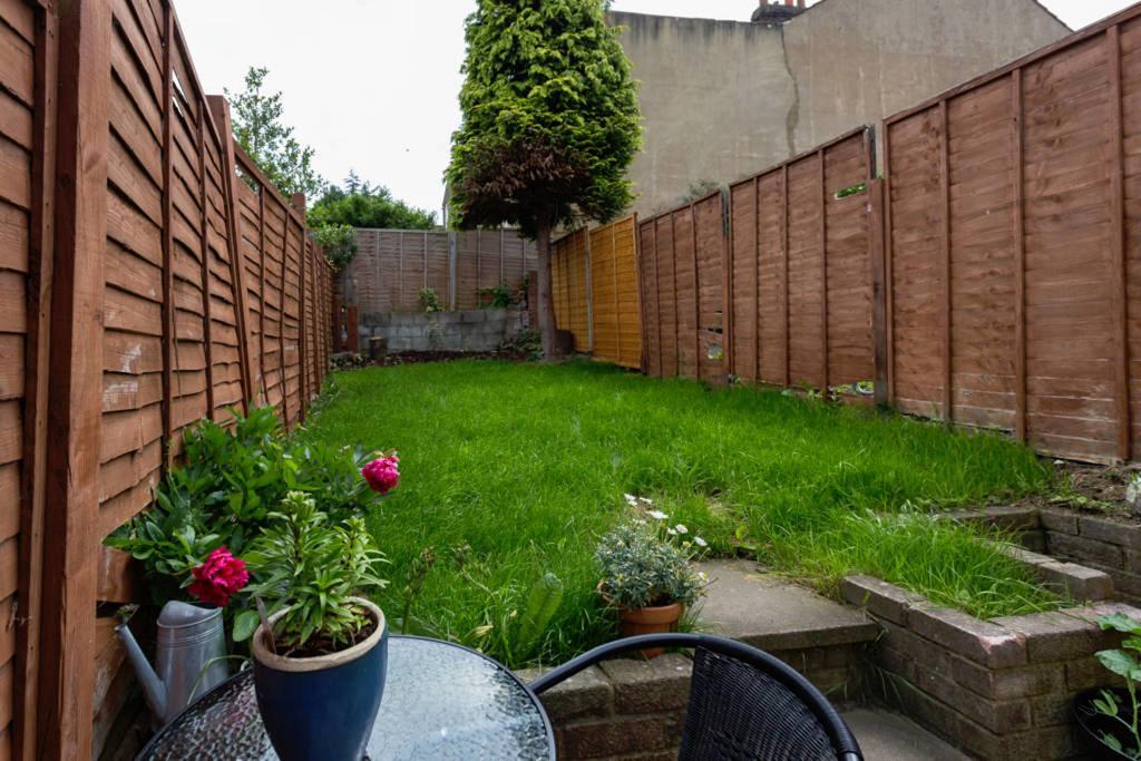 Ashton House - Stylish 2 Bedroom House, Close To Luton Town Center & Airport Εξωτερικό φωτογραφία