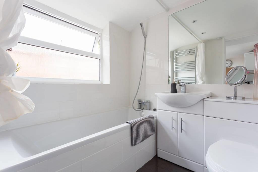 Ashton House - Stylish 2 Bedroom House, Close To Luton Town Center & Airport Εξωτερικό φωτογραφία